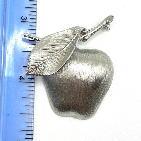 Vintage Costume Signed Giovanni Apple Fruit Brooch Silver Tone Mid Century MCM - Picture 6 of 6